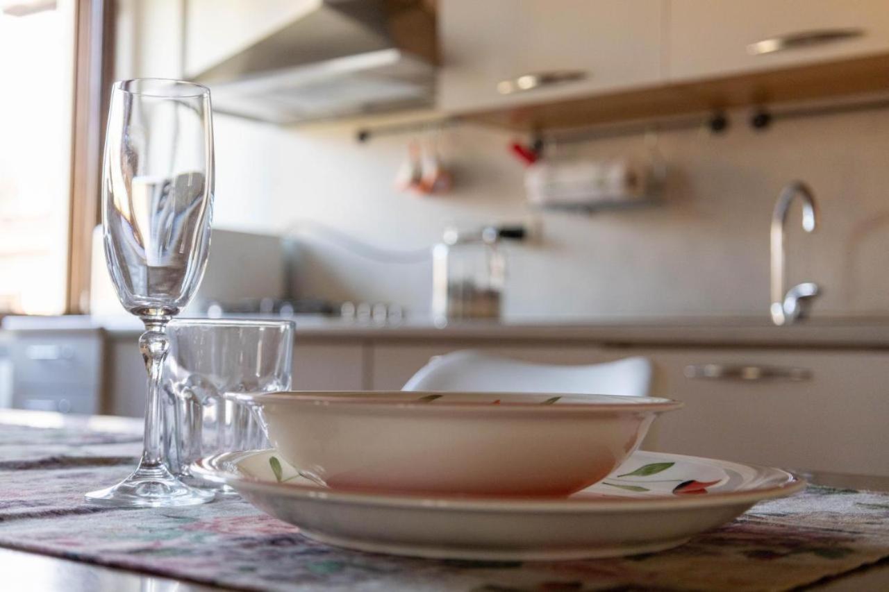 Casa Marilyn Διαμέρισμα Ντεζεντσάνο ντελ Γκάρντα Εξωτερικό φωτογραφία